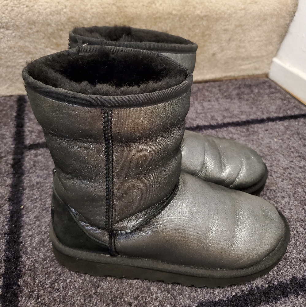 UGG